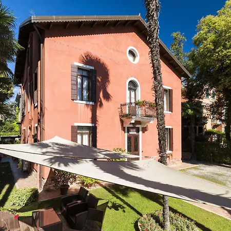 Casanova Bed and Breakfast 4*