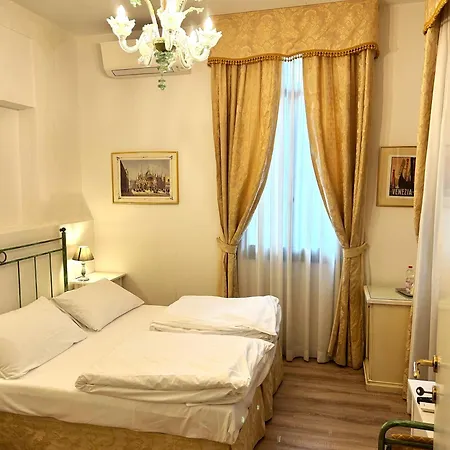 Casanova Bed & Breakfast 4*