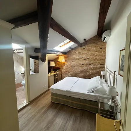 Casanova Bed & Breakfast 4*