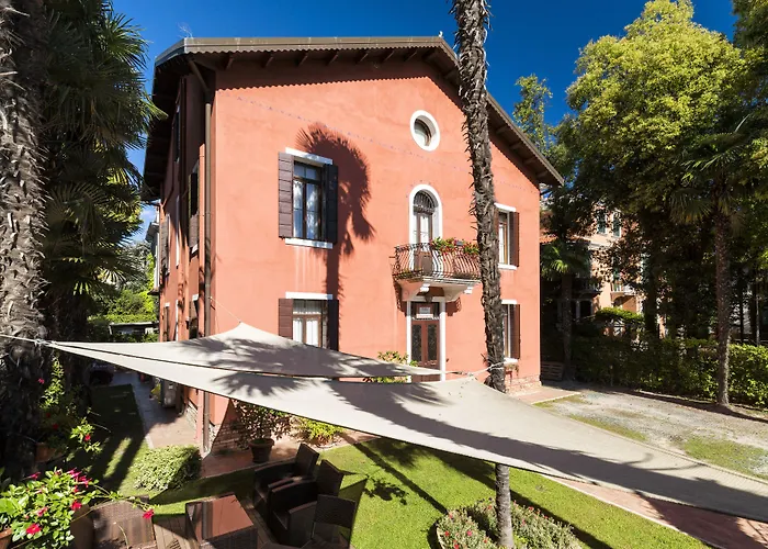 Casanova Bed and Breakfast 4*